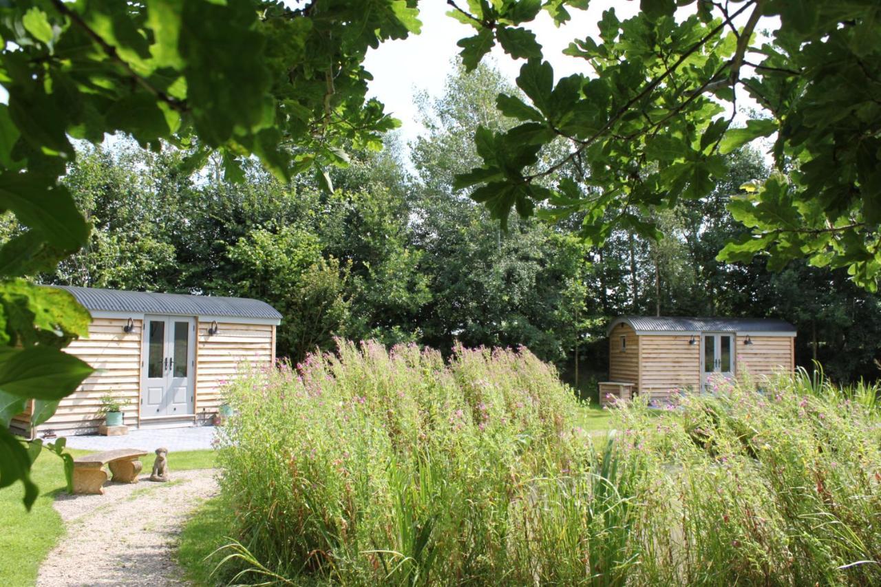 Luxury Shepherds Hut - The Moorhen By The Lake يورك المظهر الخارجي الصورة